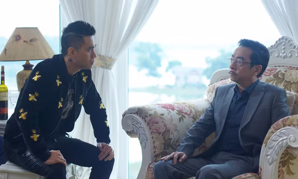 Diễn viên Việt Anh và NSND Hoàng Dũng trong 'Người phán xử'.