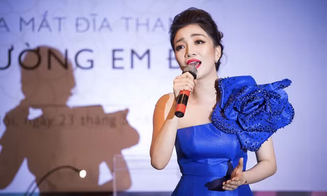 Nữ ca sĩ Phạm Thu Hà.