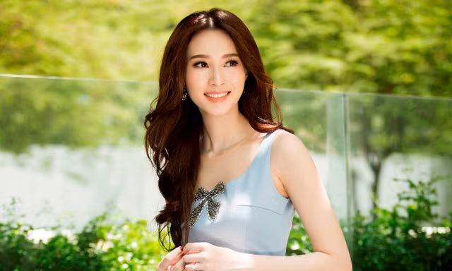 Hoa hậu Thu Thảo 'tái xuất' đẹp không tì vết sau đám cưới cổ tích