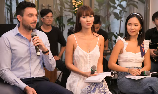 Ông xã ngoại quốc sốt sắng giúp Hà Anh ra mắt sách