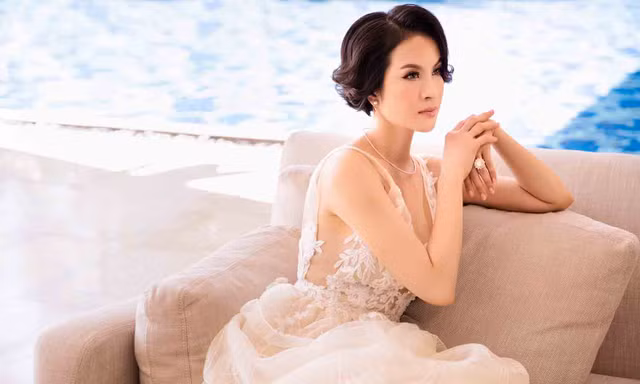 MC Thanh Mai khoe vẻ đẹp quên tuổi trên đất chùa Vàng