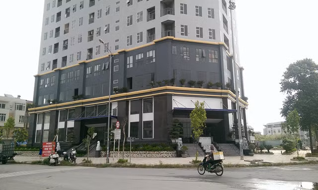 Cư dân tại CT12 Hà Đông, Hà Nội phải lên tận Sơn La để nhận sổ đỏ. Ảnh: Báo Đấu thầu