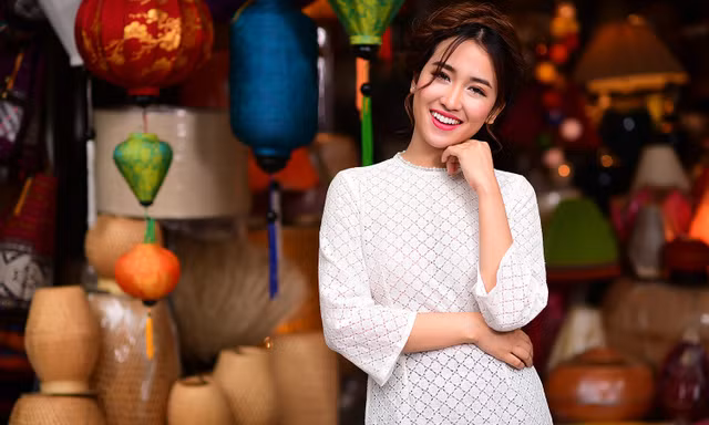 DJ Trang Moon xinh tươi trong tà áo dài ngày Tết