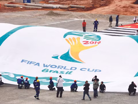 Việc xây dựng các SVĐ vẫn còn dang dở là một khó khăn cho công tác tổ chức World Cup 2014. Ảnh: Getty Images