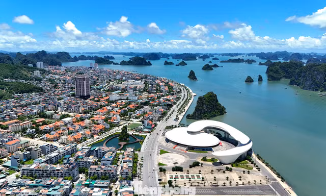 Phó Thủ tướng Thường trực Nguyễn Hòa Bình làm việc với tỉnh Quảng Ninh