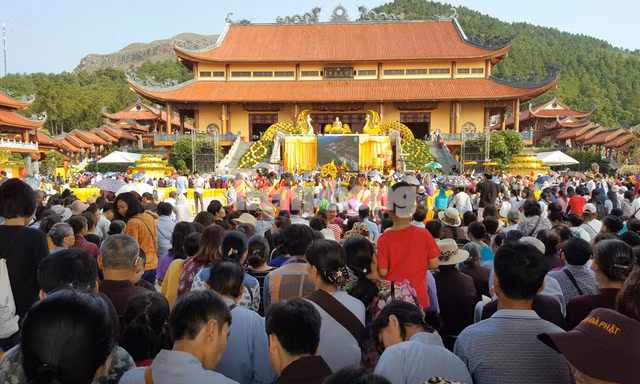 Thông tin mới về việc thu chi tiền công đức tại chùa Ba Vàng 
