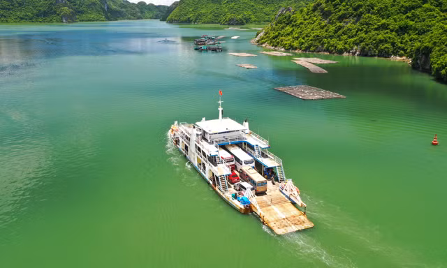 Đi giữa lòng di sản cùng chuyến phà biển đặc biệt nhất Việt Nam