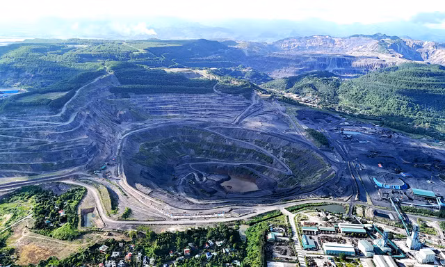 Quảng Ninh biến khai trường than thành khu đô thị có sân golf