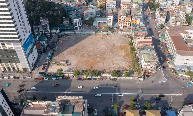 Cận cảnh lô 'đất vàng' ở Hạ Long 8 năm không xây nổi móng chung cư