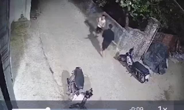 Bị nhắc tiểu bậy, đối tượng rút dao đâm chủ nhà trọng thương