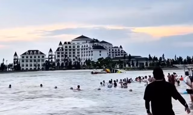 Công ty có dù lượn rơi bổ nhào xuống biển Hạ Long bị xử phạt 21 triệu đồng