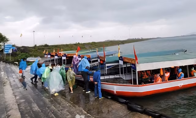 Du khách nước ngoài tử vong khi đang ăn trên tàu du lịch ở Hạ Long