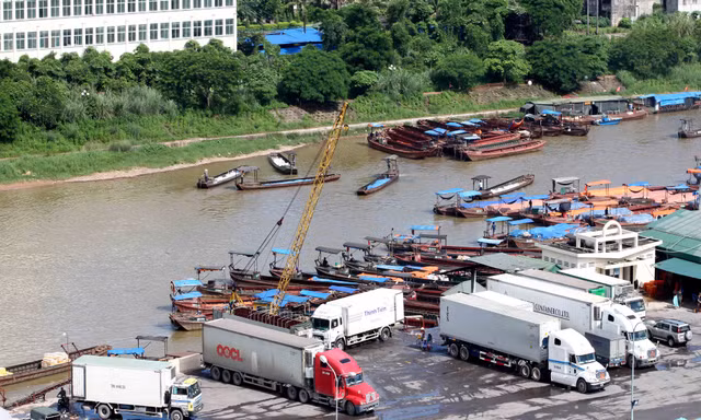 Tạm dừng cửa khẩu Ka Long thông thương với Trung Quốc 