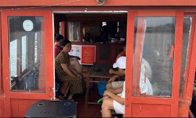 Lật tẩy tour 'chui' trên vịnh Hạ Long của chủ tiệm bánh mì 