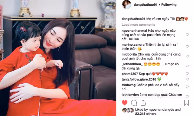 Hoa hậu Thu Thảo và con gái mặc áo dài đôi đáng yêu ngày Tết