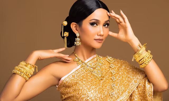 H'Hen Niê lọt danh sách top 20 Hoa hậu đẹp nhất thế giới 2018.