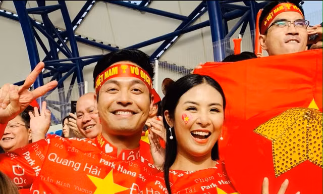 Dàn Hoa, Á hậu hừng hực khí thế chờ xuống đường mừng U22 Việt Nam vô địch!