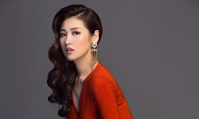 Á hậu Tú Anh hé lộ việc trở lại showbiz sau khi sinh con đầu lòng