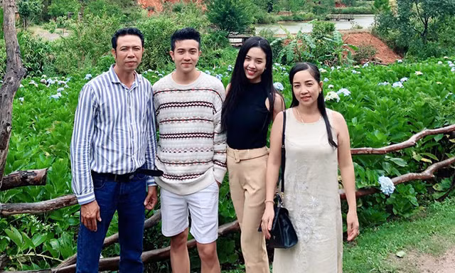 Á hậu Thuý An khoe em ruột điển trai ngời ngời khiến hội chị em 'phát sốt'