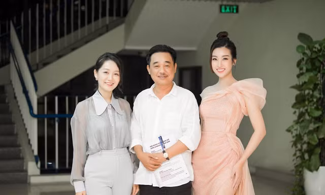 Hoa hậu Mỹ Linh vai trần yêu kiều làm giám khảo cùng 'Ngọc hoàng' Quốc Khánh