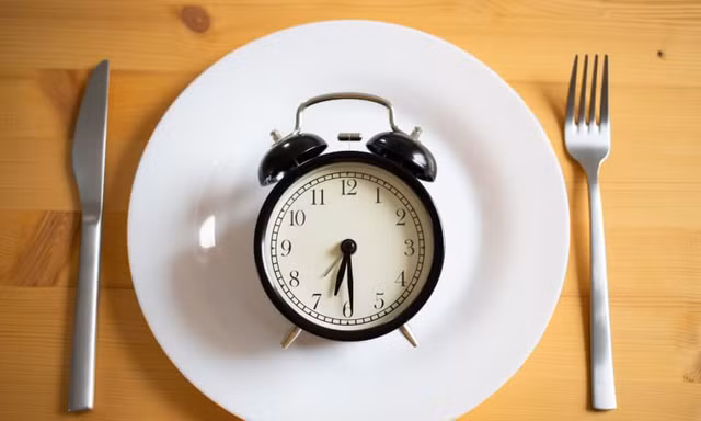 Người mắc ung thư có nên nhịn ăn để ‘bỏ đói’ tế bào ung thư? 