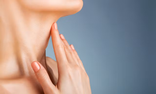 Cách cực kỳ đơn giản nhưng hiệu quả xóa nếp nhăn ở cổ sau tuổi 30 