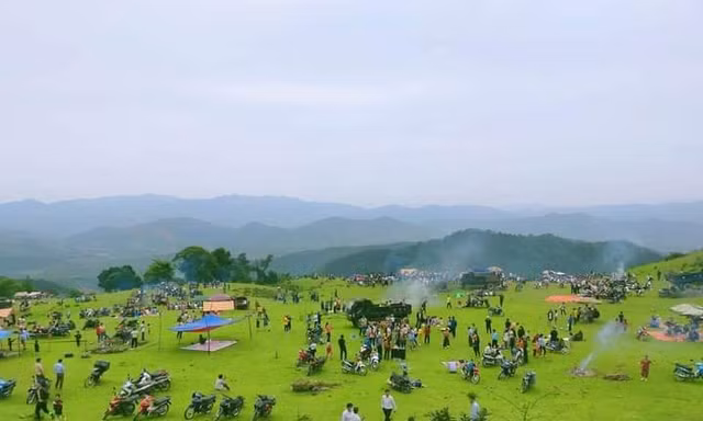 Cao nguyên Đồng Cao (Bắc Giang) ngập lều trại dịp nghỉ lễ