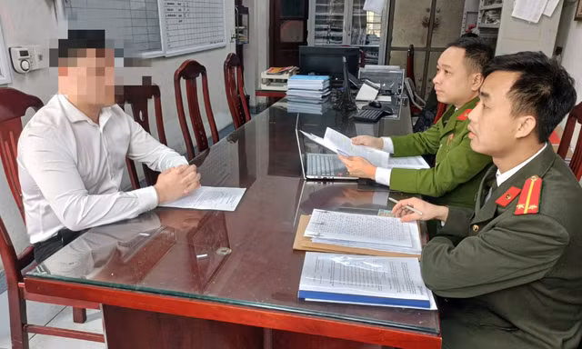 Cơ quan Công an làm việc với trường hợp chuyển hướng mọi cuộc gọi lạ đến số điện thoại đường dây nóng của Bộ Công an.