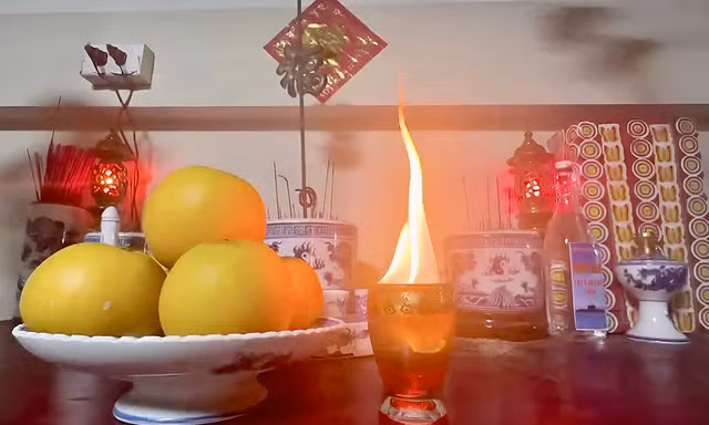 Nguy cơ cháy từ nến cốc, nến thơm trên bàn thờ dịp Tết