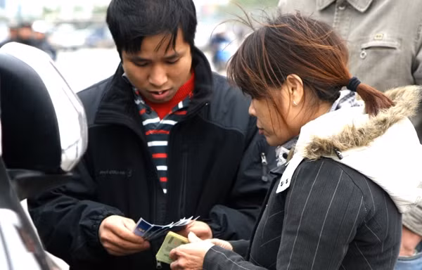 Phe 'hét' giá vé cao gấp 10 lần