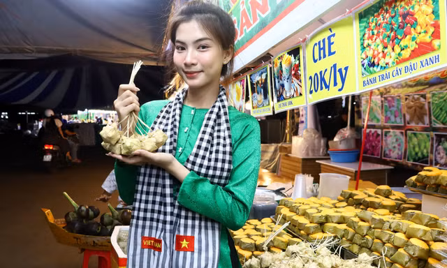 Lùi khai mạc Lễ hội bánh dân gian Nam bộ 