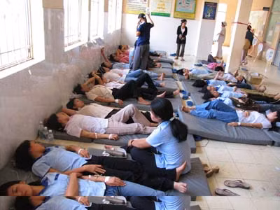 Ăn cỗ, 65 người nhập viện vì ngộ độc