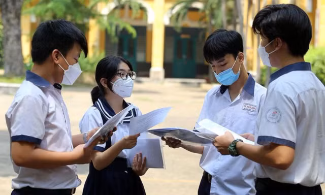 Tuyển sinh lớp 10 TP.HCM 2025: Thêm cơ hội vào trường tốp đầu, lớp chuyên giảm "suất học"