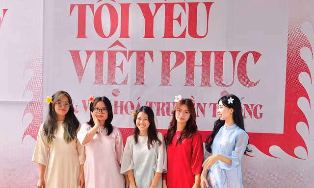 Jun Phạm cùng dàn Hoa - Á hậu tham gia Ngày hội Việt phục Tóc Xanh Vạt Áo 2024