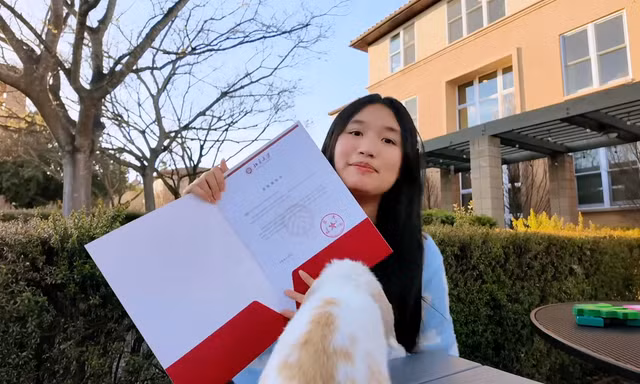 Jenny Huỳnh chuẩn bị nhập học Bắc Đại sau khi theo học trường hạng 6 thế giới