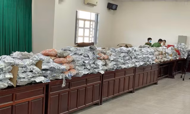 Triệt phá đường dây vận chuyển hàng tấn cần sa về Việt Nam 