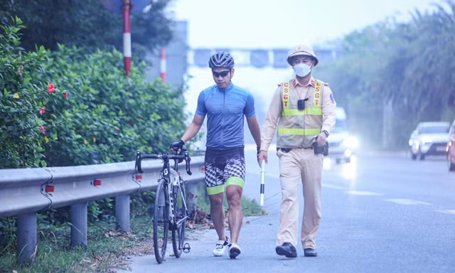Xử lý nghiêm tình trạng xe đạp đi vào đường Võ Nguyên Giáp
