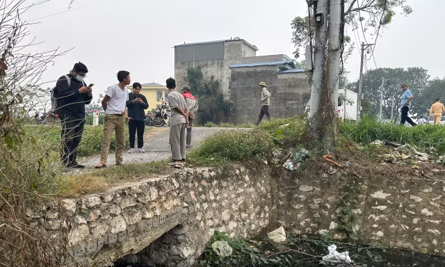 Người dân xót xa kể về vụ tai nạn 4 người tử vong dưới mương nước ở Hà Nội