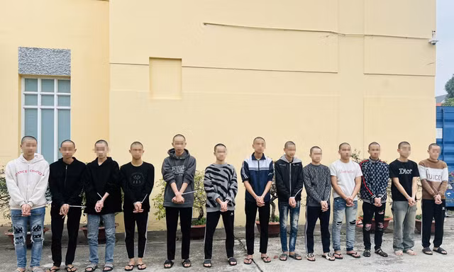 Nhóm thanh thiếu niên mang hung khí thấy ai ‘ngứa mắt’ là đánh 