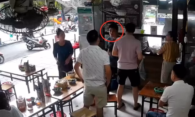 Người đàn ông bị khách cùng bàn ăn đâm trọng thương