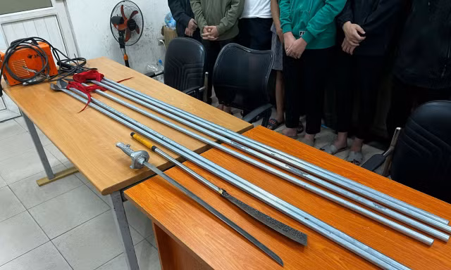 Hà Nội: Bắt giữ nhóm đối tượng mang giáo mác tự chế đuổi đánh nhau trong đêm