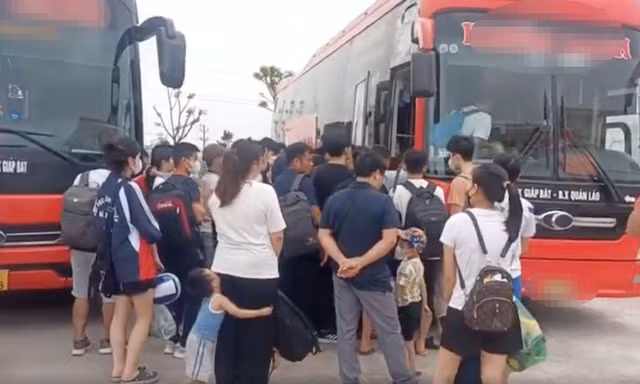 Tài xế xe khách vi phạm nồng độ cồn, chở quá 31 người trên cao tốc 