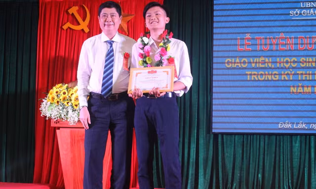 Quốc Anh nhận được Giấy khen của Sở Giáo dục và Đào tạo tỉnh 