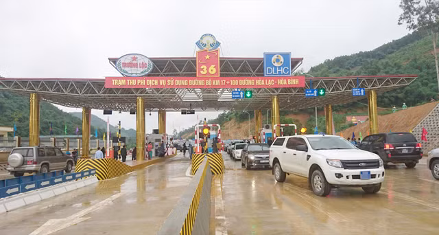 Các chủ đầu tư kêu khó xả trạm thu phí BOT dịp lễ, tết vì vướng quy định Ảnh: Phạm Thanh