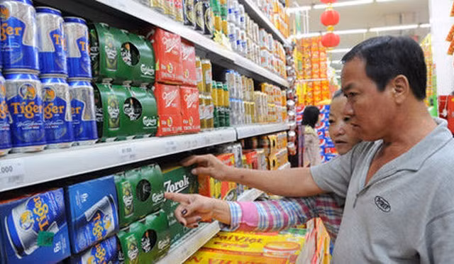 Bia tăng giá liên tục ngày cận Tết