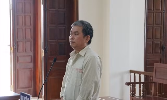 Bị cáo Vi Văn Phượng tại tòa hôm 19/8