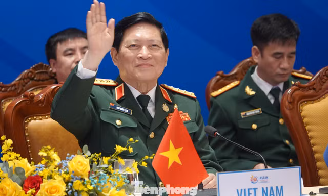 Đại tướng Ngô Xuân Lịch chủ trì ADMM-14, sáng 9/12. Ảnh: Nguyễn Minh