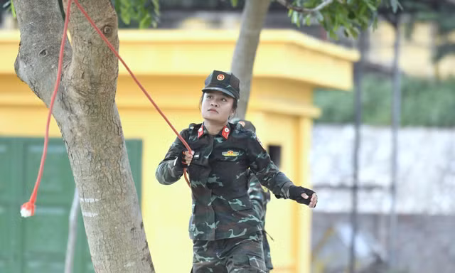 Chân dung ‘bông hồng thép’ về dự Đại hội Đoàn toàn quân lần thứ X