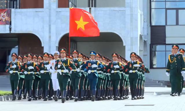 Bộ đội Việt Nam rèn tập duyệt binh tại thủ đô Liên bang Nga