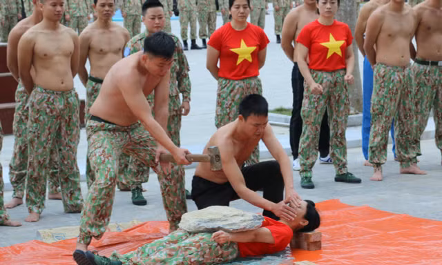 Một màn trình diễn trong buổi huấn luyện của Đội Công binh số 1